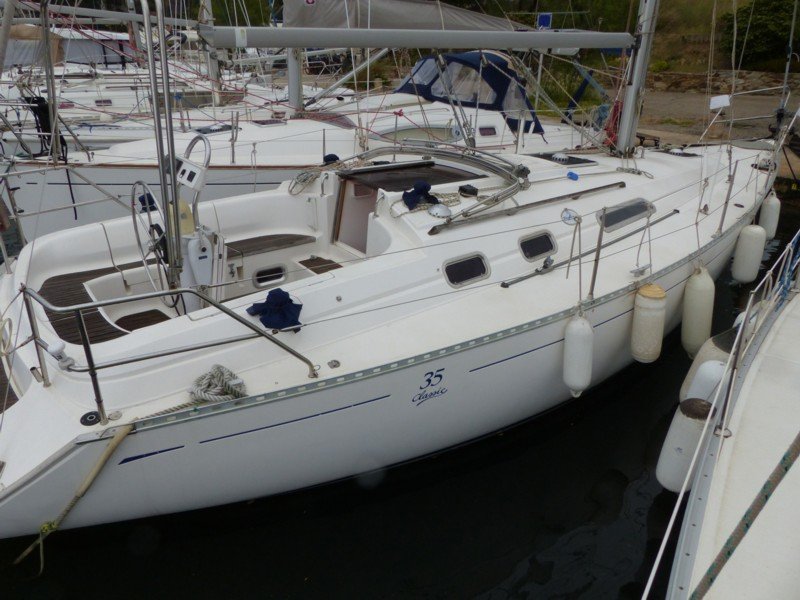 Dufour 35 - 3.jpg
